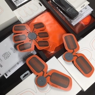 SIXPAD シックスパッド ボタン型電池 ボディフィット 腹筋 EMS