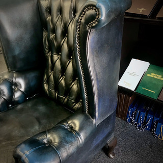 チェスターフィールド ウィングバックソファ　ブルーPUレザー　ブランド品