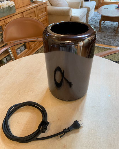 Apple Mac Pro Late 2013 /CPU 12 core / メモリ DDR3 1866MHz 16GB / SSD 256GB 美品