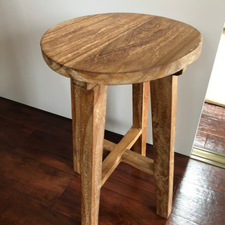 木製のレトロな椅子　スツール