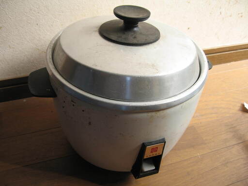古いナショナル炊飯器1升焚きＳＲ－18ＦＨ