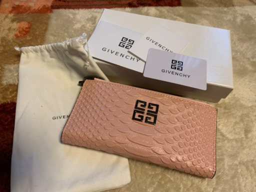 GIVENCHY  長財布　　新品　お値下げしました！