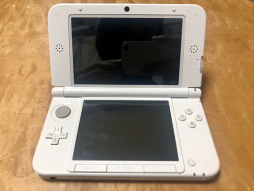 ニンテンドー3DS LL とびだせ どうぶつの森パック(本体+ケース+充電器+カセット3つ)