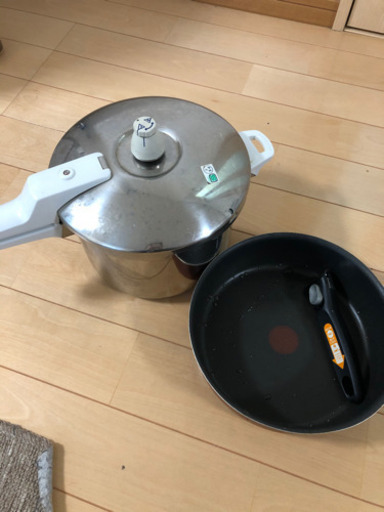 決まりました。ガス火専用圧力鍋、T-faLフライパン