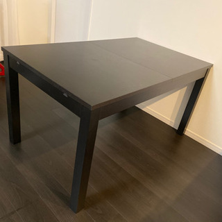 決まりました　IKEA 伸長式ダイニングテーブル　黒　BJURS...