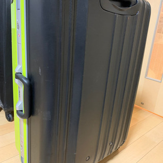 ただで譲ります！緑色:大型スーツケース