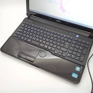 富士通 Corei7 メモリ8GB SSD256GB ノートパソコン マウス付き(数量限定)