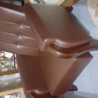 革張り　一人用椅子　2脚　色：ブラウン
