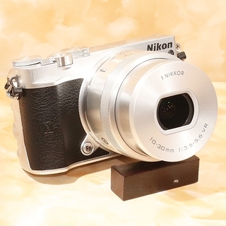 ★すぐ使えるSD付き＆極上美品級★ニコン J5 パワーズームキット