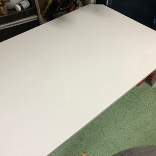 白いテーブル(足折り畳み可能)