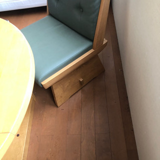 円方　ダイニング テーブル　3個椅子付き　カリモク