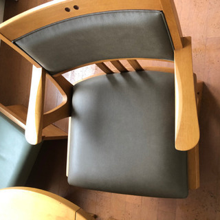 円方　ダイニング テーブル　3個椅子付き　カリモク