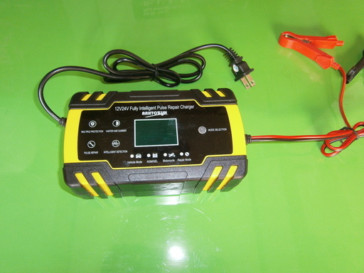 Intelligent全自動 パルス充電バッテリー修復機能付き充電器１２v８a２４v４aメンテナンス用zyx J30タッチパネル式 リツモ 修善寺のメンテナンス用品の中古あげます 譲ります ジモティーで不用品の処分