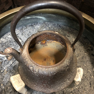 売り切れ🙏 気になる方はフリーダイヤルまで📱珍品！真鍮の火鉢入荷致しました😊 鉄瓶など付きです！☺️ 熊本リサイクルワンピース