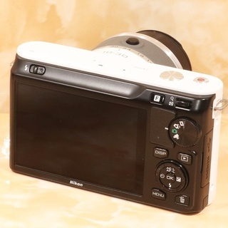 ★届いてすぐ使える新品SDカード付★ニコン J1 手振れ補正レンズキット ☆届いてすぐ使える新品SDカード付☆ニコン J1 手振れ補正レンズキット