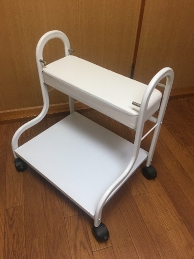 ネイル用 フット台 フット用椅子 ネイルサイドテーブル とも 西国分寺のその他の中古あげます 譲ります ジモティーで不用品の処分