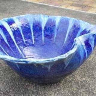 新品 青ガラス ひねり水盤 （睡蓮鉢）