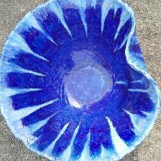 新品 青ガラス ひねり水盤 （睡蓮鉢）