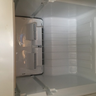 使用期間半年小型冷蔵庫売ります。　５月までの保証書付き