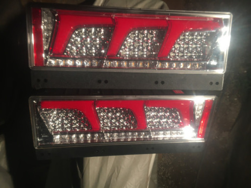 小糸LEDテールランプ新車外し 小糸 LED3連テールランプ左右セット