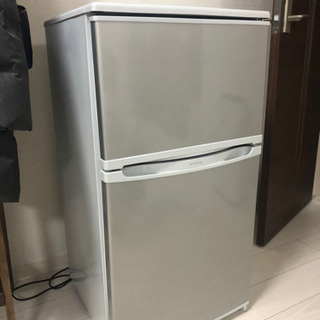W480×D490×H920の小型冷凍冷蔵庫