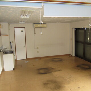 事務所・小規模教室向きの貸店舗・保証金３ヶ月 − 東京都