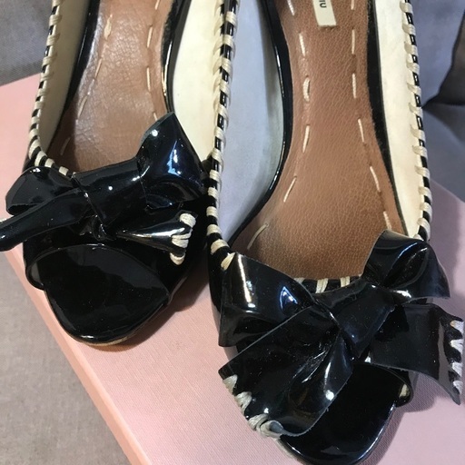 ミュウミュウ 黒エナメルレザー リボンハイヒール38 1/2 24cm リボン