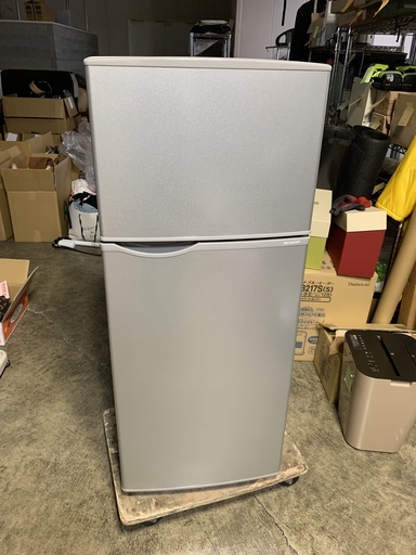 美品！ ひとり暮らしに！ シャープ ノンフロン冷凍冷蔵庫 118L 2015年製 SHARP 2ドア シルバー 中古 C