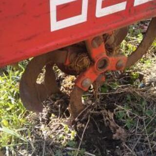 ロビン  一輪耕運機  RC-15   培土器二個付。 ロビン 一輪耕運機 RC-15 培土器二個付。