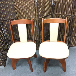 椅子　2個セット　木　白クッション　4足　多少の生活感あり