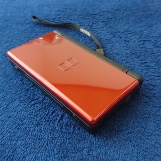 102.Nintendo DS Lite (DSL)赤