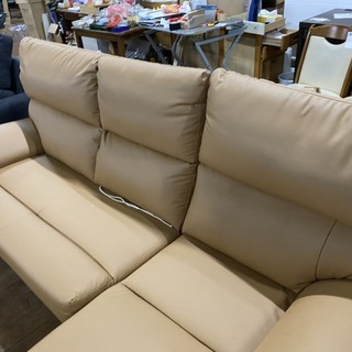 人気のカウチソファー入荷です。ちょっとだけキズがあるんで破格値の39800円！通常99800円です（ガチ）現品限り！お早めに！