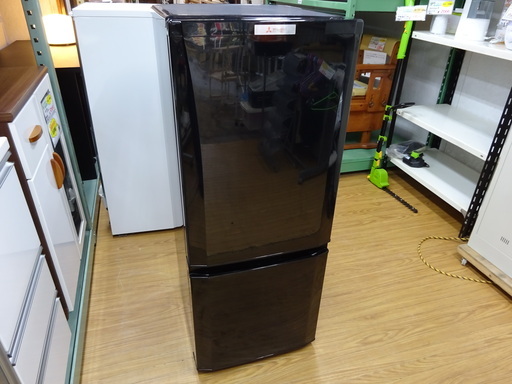 【リサイクルサービス八光　田上店　安心の3か月保証　配達・設置OK】　　三菱電機 MITSUBISHI ELECTRIC MR-P15Z-B [冷蔵庫 （146L 右開き） 2ドア サファイアブラック]　２０１７年製