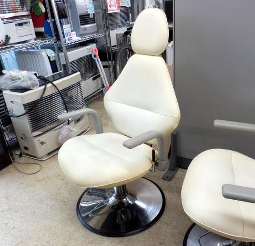 スタイリングチェア タカラベルモント 理容椅子 アイボリー 美容室 カット椅子 イス リクライニング 床屋 バーバー 昇降 ペイペイ対応 モノハウス西野店 発寒南の椅子 その他 の中古あげます 譲ります ジモティーで不用品の処分
