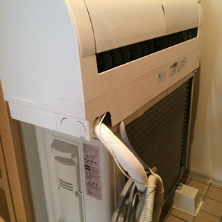 昨年夏に購入したまだ新しいエアコンと室外機