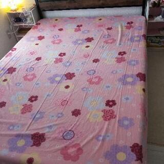 急募!!!!!!!ニトリ　ダブルベッド　(マクラ2つ、ベットマットレス、掛け布団付き)