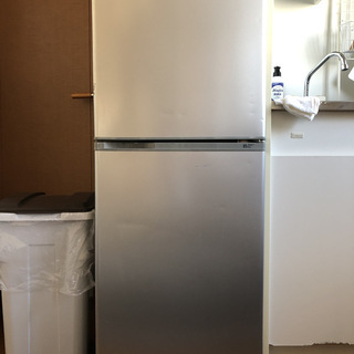 ひとり暮らしにぴったりサイズ（137L）の冷蔵庫お譲りします