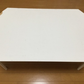 ニトリの折りたたみテーブル（白）