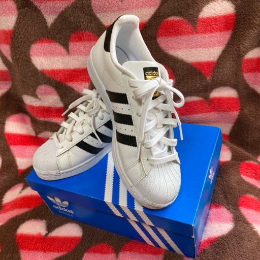 adidasオリジナルスのスーパースター スニーカー　ブラック×ホワイト　23.5cm