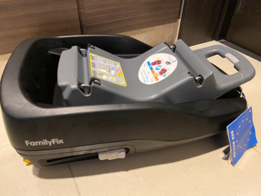 マキシコシ　ファミリーフィックス　isofix