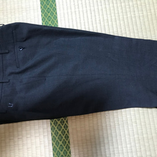 上宮学園高等学校の男性用制服のズボン