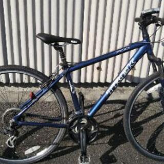 トレック クロスバイクライト付き、サドル新品交換済み