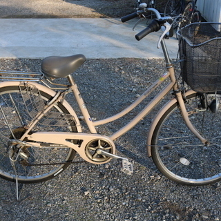26インチ　ベージュ色のかわいい自転車　6段ギア