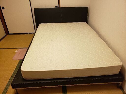 ダブルベッド Double bed