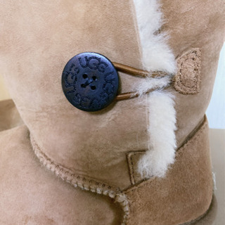 【最終日】UGG ムートンブーツUGGアグ　ベイリーボタン　ムートンブーツ☆サンド☆サイズ25