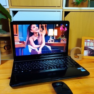 corei7メモリ8GでSSD250Gの超高性能Lavie♪　美品！　4コア8スレッド★　最新Windows10　64Bit☆　NEC　Lavie　薄型軽量タイプ！　　　15.6インチ　ノートパソコン　無線LAN　Wi-Fi対応 　DVDドライブ　ウェブカメラ＆マウス付き　ゲーミングPC corei7メモリ8GでSSD250Gの超高性能Lavie♪ 美品！ 4コア8スレッド