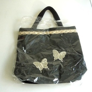 【お取引中】金色の蝶の刺繍入り 黒ベルベットのバッグ（未使用）