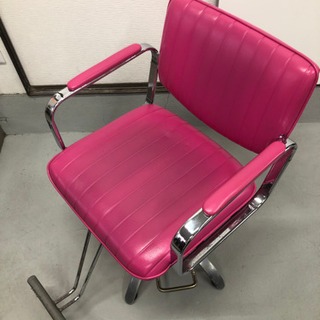 タカラベルモント製　　美容室用　椅子ピンク　中古