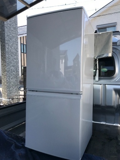 取引中2015年製シャープホワイト冷凍冷蔵庫137L千葉県内配送無料。設置無料。