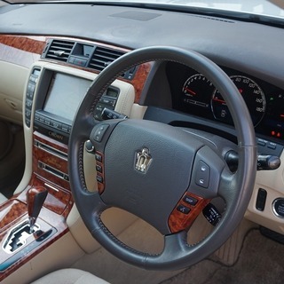 Vipカークラウン オトロン足立店 竹ノ塚のクラウンの中古車 ジモティー